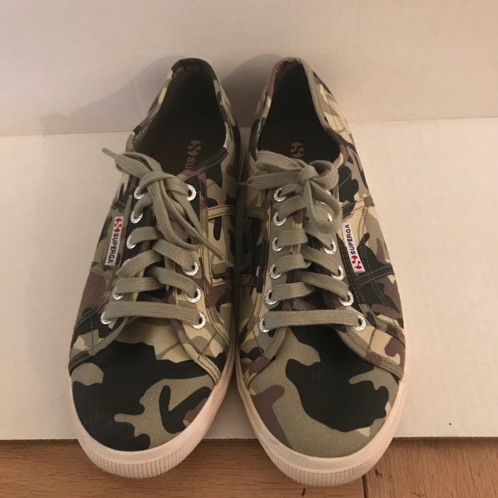 Superga Low top Camouflage unisex sneakers.
